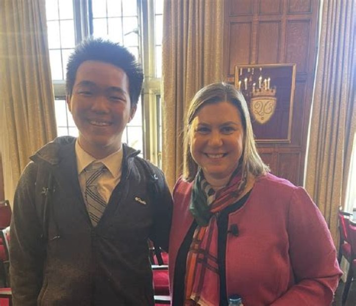 
Louis Farrakhan Dead – Death News Real Or Hoax? Age Wikipedia And Net Worth 