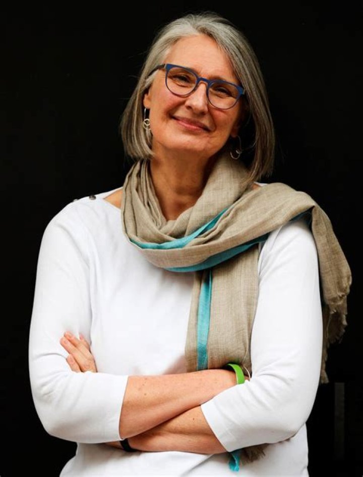 Louise Penny Biography, Age, Height, Husband, Net Worth, Family
