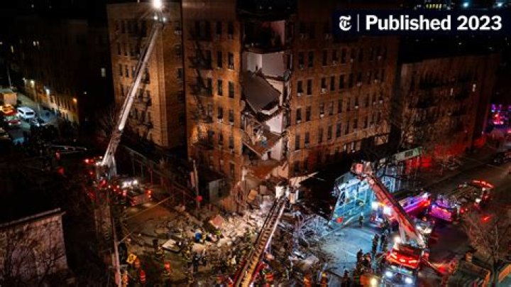 
Lower Manhattan Building Collapse Video Captures Unfortunate Moments 