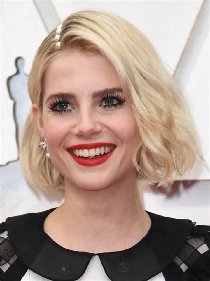 How tall is Lucy Boynton