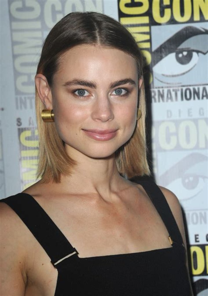 How tall is Lucy Fry