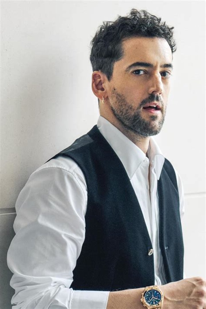 Luis Gerardo Méndez Biography, Age, Height, Wife, Net Worth, Family