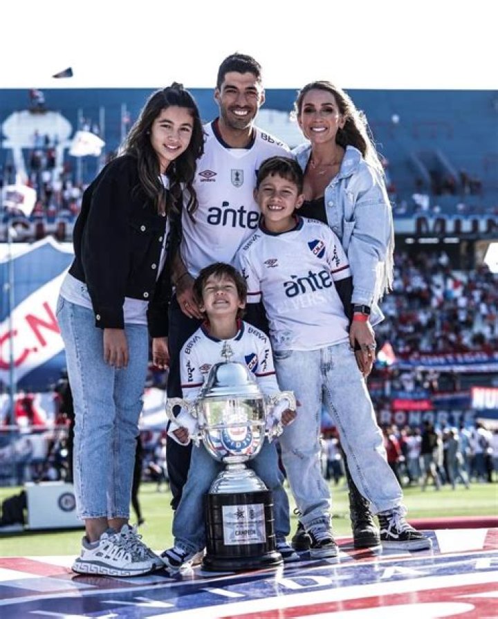 Luis Suárez Height, Weight, Net Worth, Age, Birthday, Wikipedia, Who, Nationality, Biography