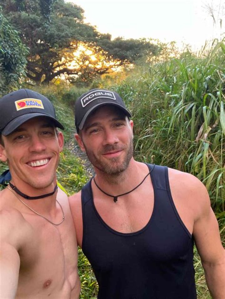 Luke Macfarlane Height, Weight, Net Worth, Age, Birthday, Wikipedia, Who, Instagram, Biography