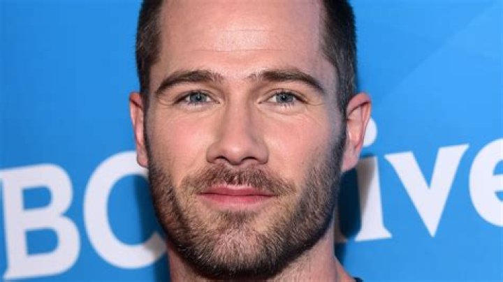 Luke Macfarlane – Celebsgraphy