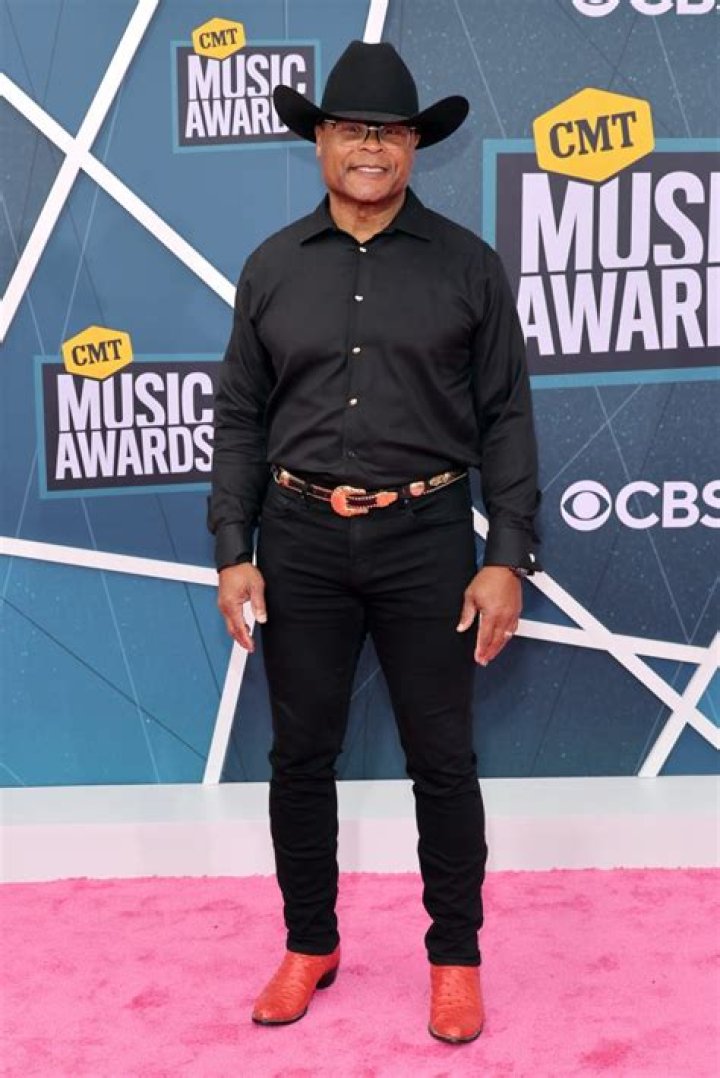 
Luke Singletary Height, Weight, Net Worth, Age, Birthday, Wikipedia, Who, Nationality, Biography 