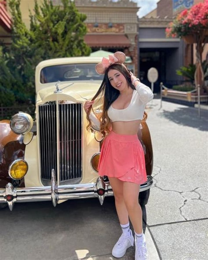 Lupita Anaya (Estrella de Instagram) - Edad, cumpleaños, biografía, hechos, familia, patrimonio neto, altura y más