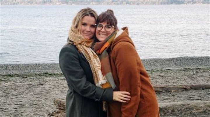 Lyndsay Lamb and Leslie Davis, Ask for Apology From Jonathan Knight