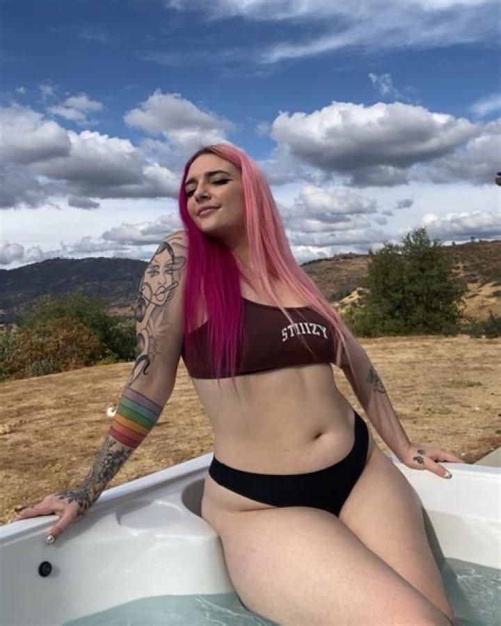 Macdizzle420 (Instagram Star) - Age, Birthday, Bio, Facts, Family, Net Worth, Height & More