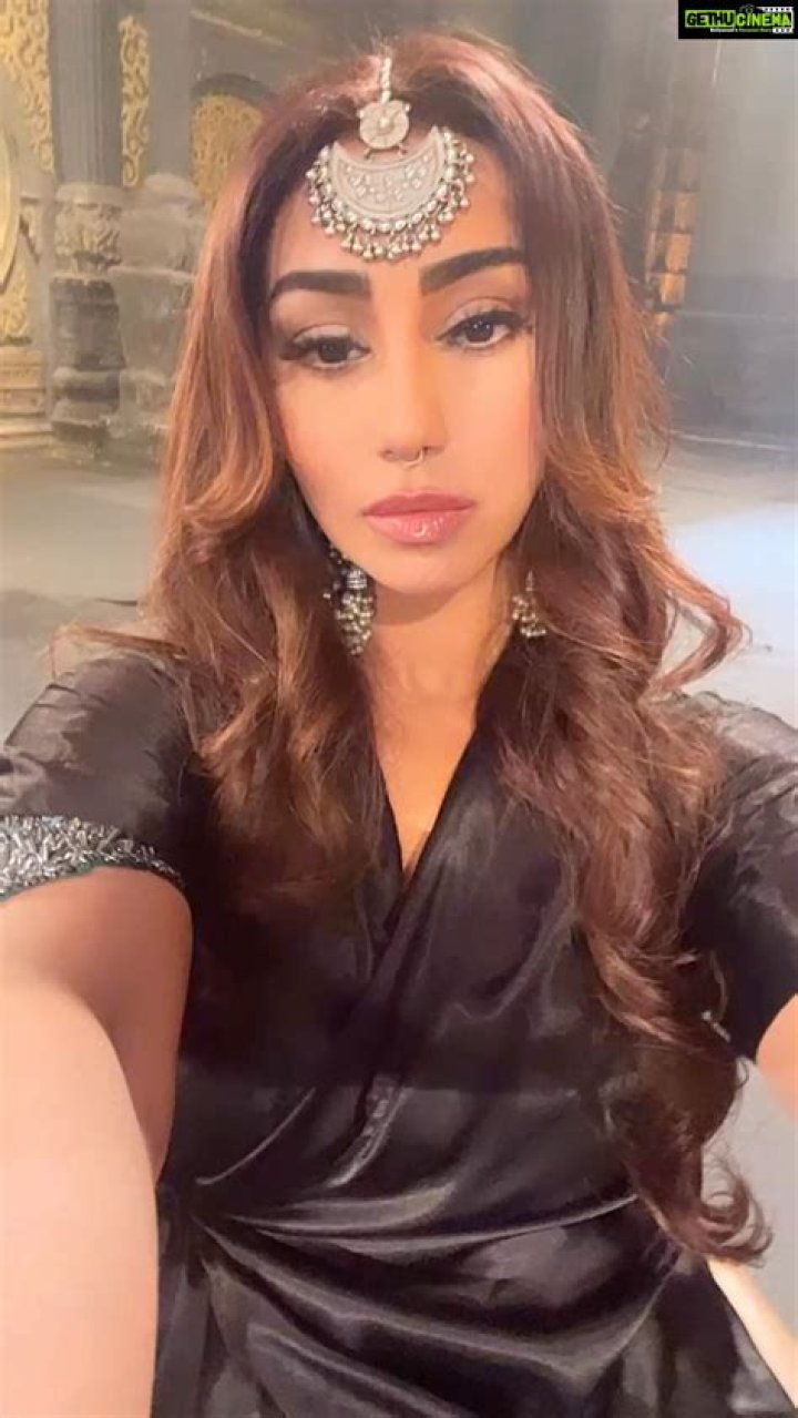 Mahek Chahal (Movie Actress) - Age, Birthday, Bio, Facts, Family, Net Worth, Height & More