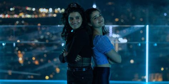 Manal Issa (Movie Actress) - Age, Birthday, Bio, Facts, Family, Net Worth, Height & More