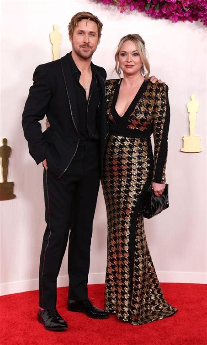 Mandi Gosling (Family Member) - Age, Birthday, Bio, Facts, Family, Net Worth, Height & More