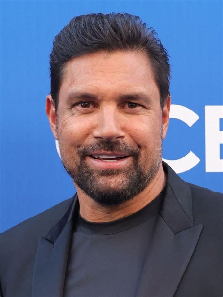 How tall is Manu Bennett