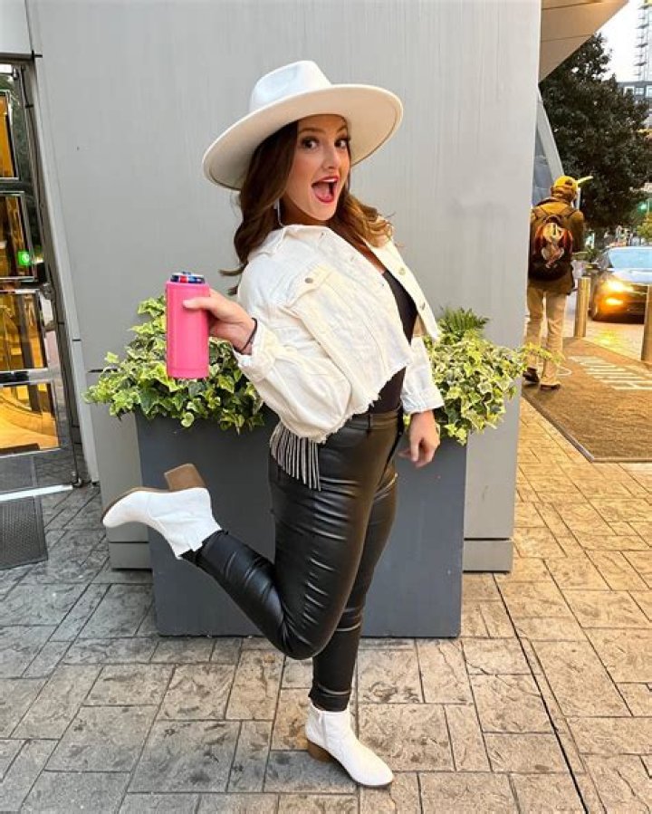 Marah Collins (Dancer) - Age, Birthday, Bio, Facts, Family, Net Worth, Height & More