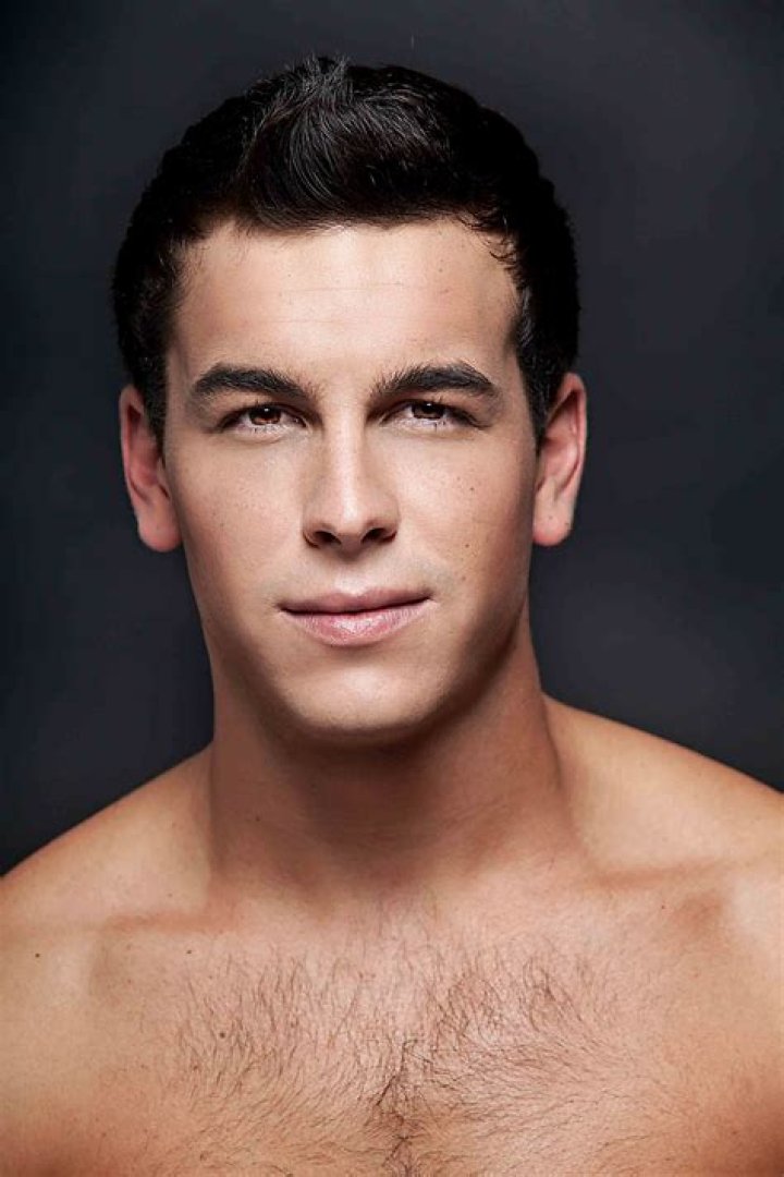 Mario Casas Biography, Age, Height, Wife, Net Worth, Family
