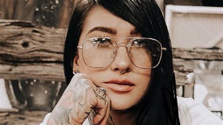 Marisa LaRen (Tattoo Artist) - Age, Birthday, Bio, Facts, Family, Net Worth, Height & More