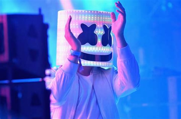 Marshmello (DJ) - Edad, cumpleaños, biografía, hechos, familia, patrimonio neto, altura y más
