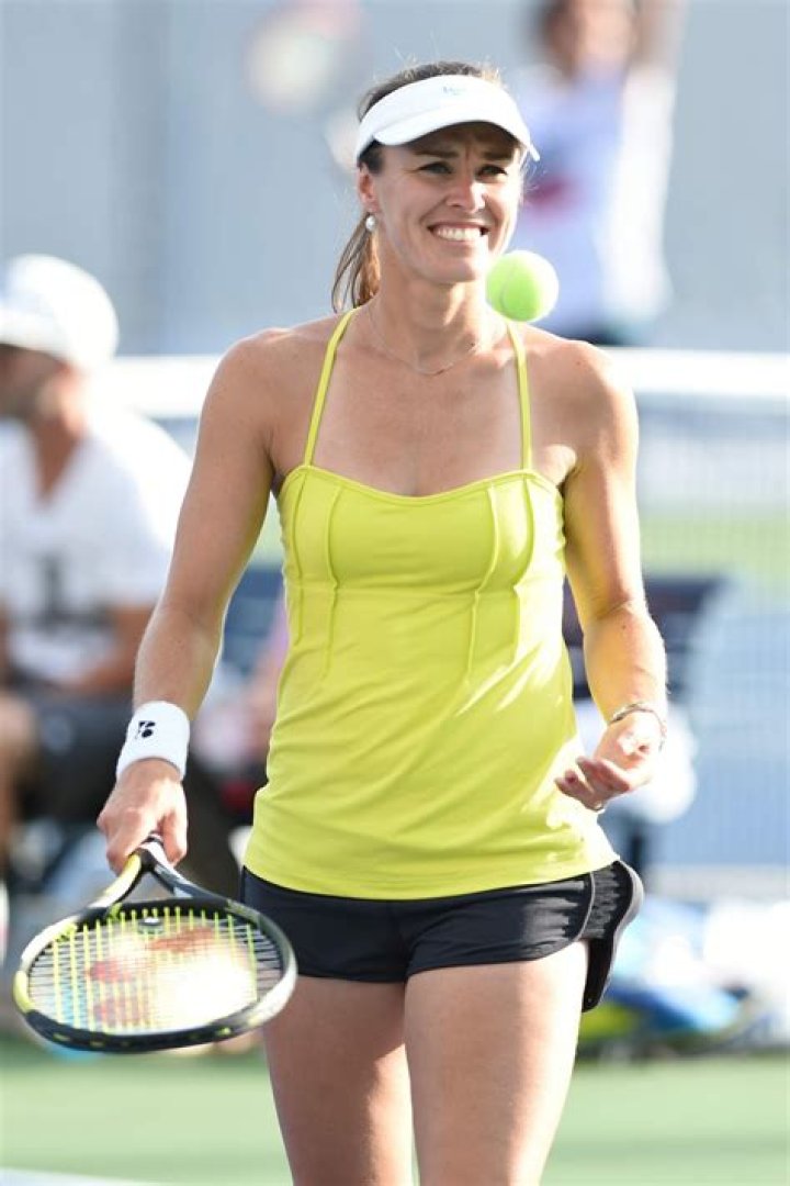 Martina Hingis Biography, Age, Height, Husband, Net Worth, Family