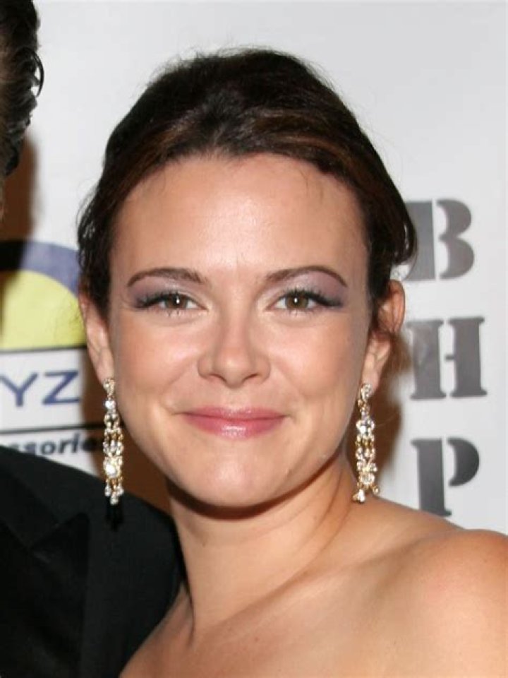 Mary Kate Schellhardt – Celebsgraphy