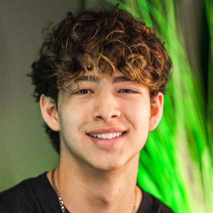 Matthew Morales (Instagram Star) - Age, Birthday, Bio, Facts, Family, Net Worth, Height & More