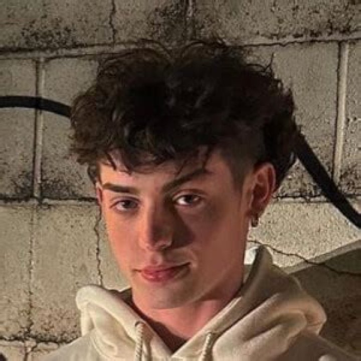 Mattie Helt (TikTok Star) - Age, Birthday, Bio, Facts, Family, Net Worth, Height & More