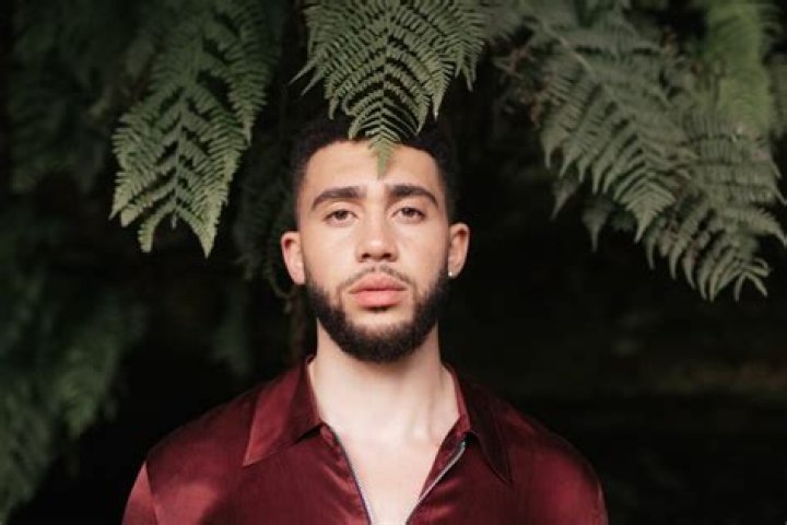 Maurice Moore (R&B Singer) - Age, Birthday, Bio, Facts, Family, Net Worth, Height & More
