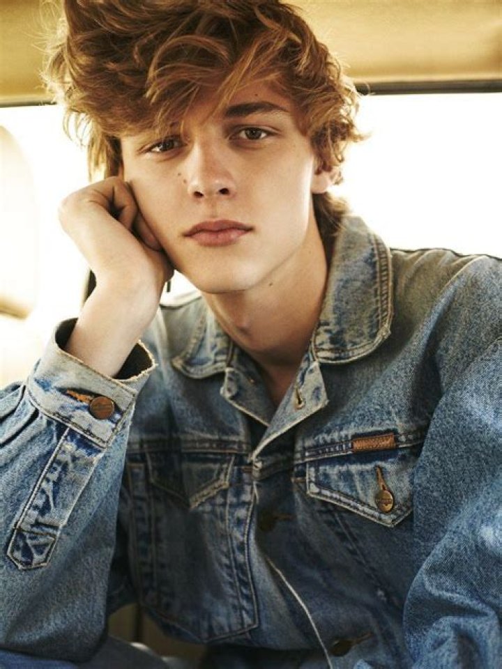 Max Barczak (Model) - Age, Birthday, Bio, Facts, Family, Net Worth, Height & More
