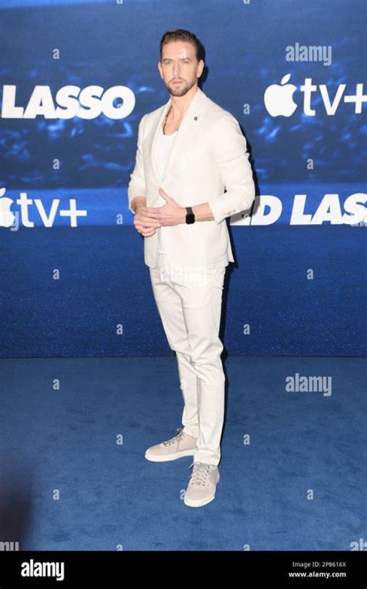 Maximilian Osinski (TV Actor) - Age, Birthday, Bio, Facts, Family, Net Worth, Height & More