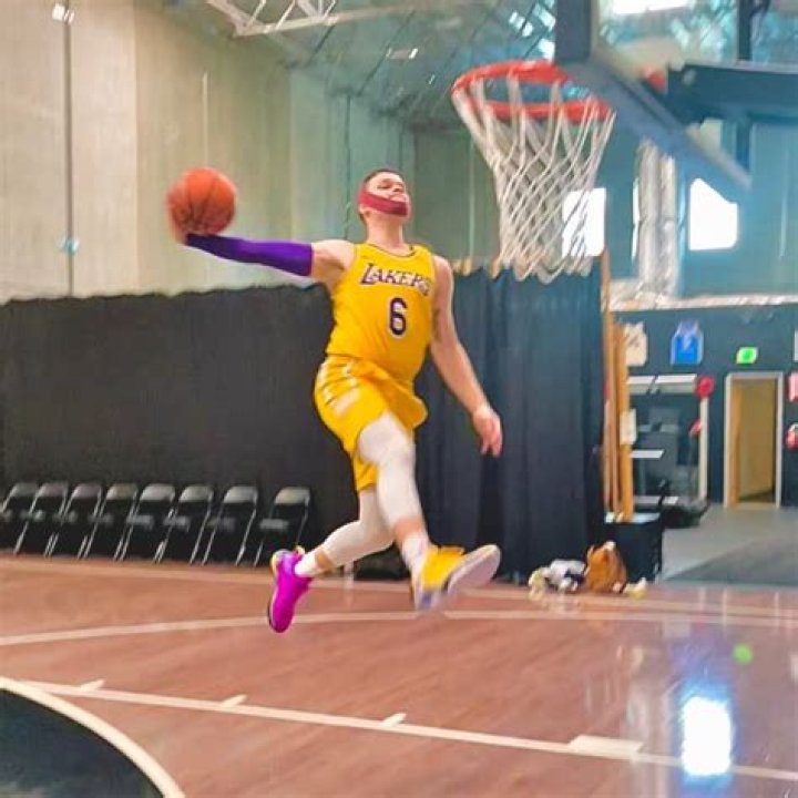 Maxisnicee Biography | Age, Wiki, Net worth, Bio, Height, Girlfriend?|