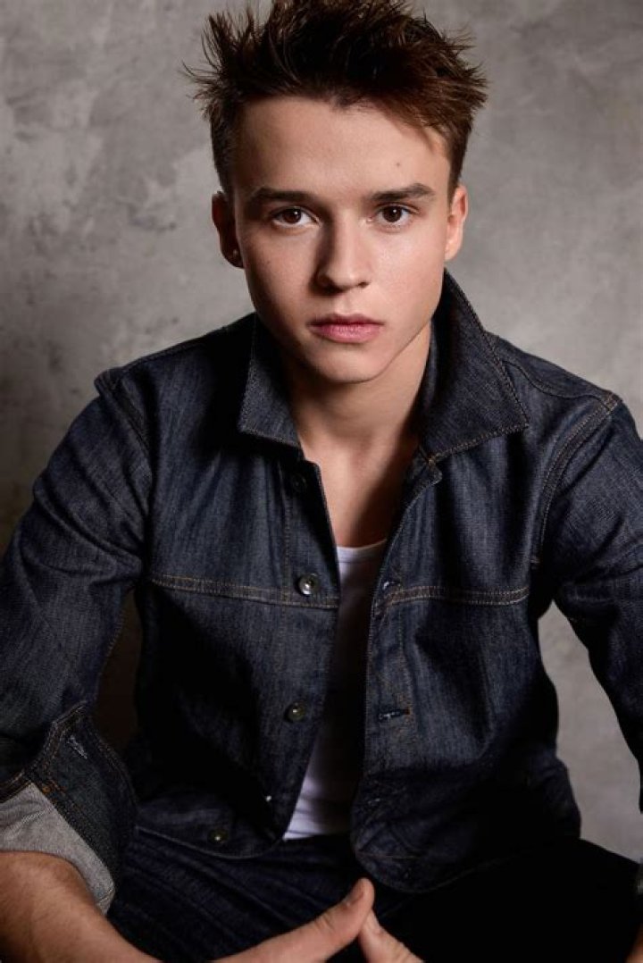 Maxwell Jenkins (TV Actor) - Age, Birthday, Bio, Facts, Family, Net Worth, Height & More