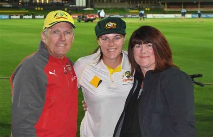 
Meet Tahlia McGrath Father Barry: Is The Cricketer Related To Glenn McGrath? 