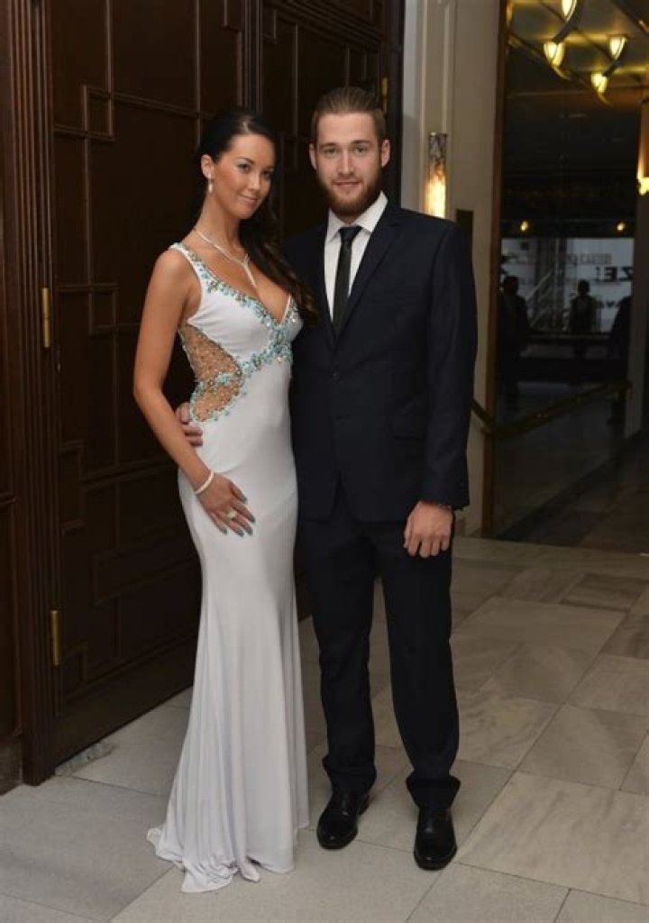 
Meet The Colorado Avalanche Goaltender Pavel Francouz Wife Carolina Francouz, Their Children Details 