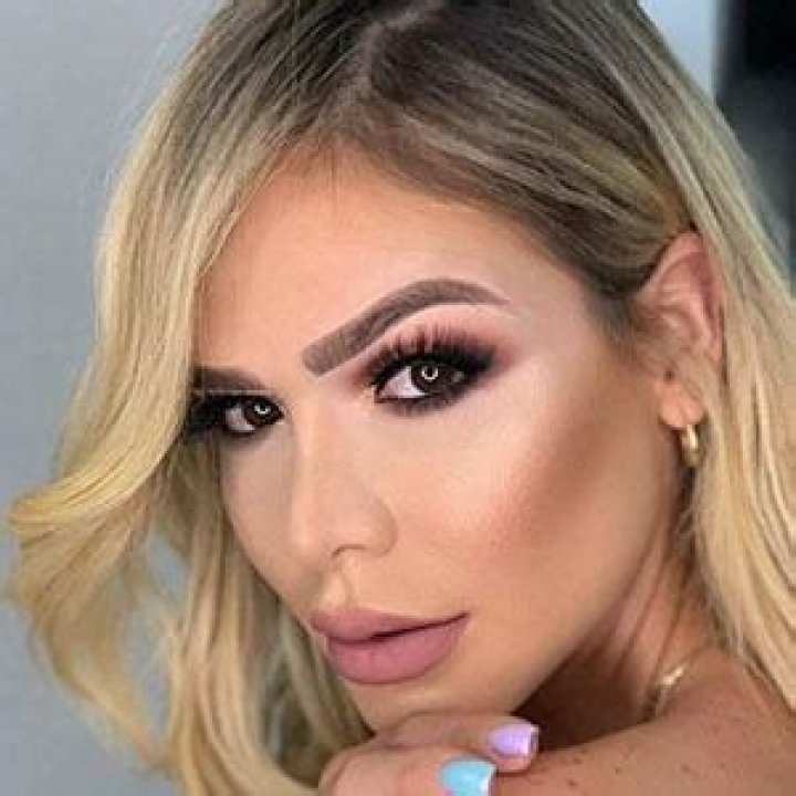 Melissa Porras Gomez (Model) - Age, Birthday, Bio, Facts, Family, Net Worth, Height & More