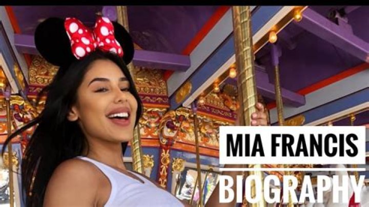 Mia Francis (Model) - Age, Birthday, Bio, Facts, Family, Net Worth, Height & More