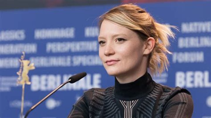 Mia Wasikowska Height, Weight, Net Worth, Age, Birthday, Wikipedia, Who, Nationality, Biography