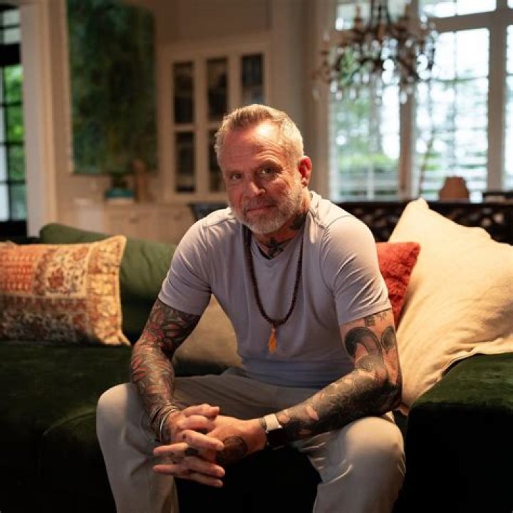 Michael David (Painter) - Age, Birthday, Bio, Facts, Family, Net Worth, Height & More