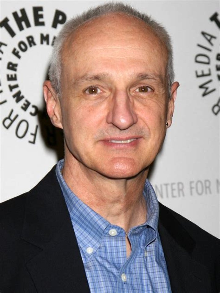 Michael Gross (TV Actor) - Age, Birthday, Bio, Facts, Family, Net Worth, Height & More