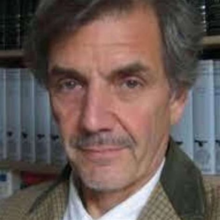 Michael Hoffman (Director) - Age, Birthday, Bio, Facts, Family, Net Worth, Height & More