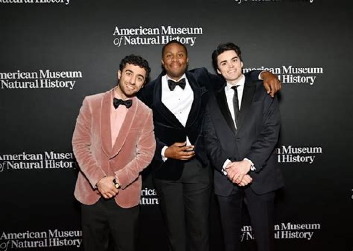 
Michael Longfellow SNL New Cast Age and Net Worth – His Girlfriend, Parents & Family 