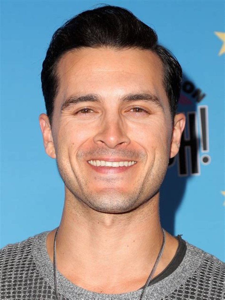 Michael Malarkey (TV Actor) - Age, Birthday, Bio, Facts, Family, Net Worth, Height & More