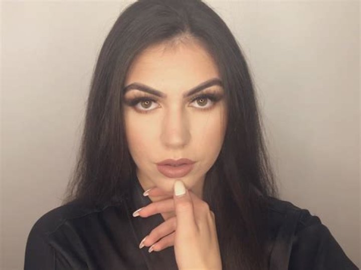 Who is Mikaela Pascal? Wiki, Biography, Net worth, Age, Height, Parents, Ethnicity, Boyfriend & More