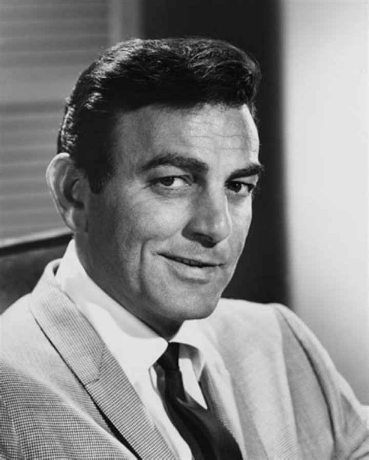 Mike Connors biografía, edad, altura, esposo, net worth, familia