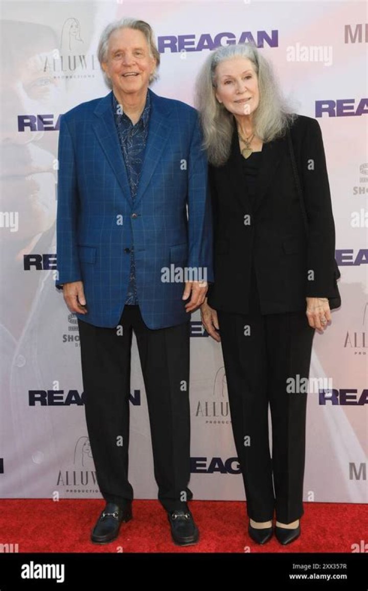 Mike Curb Biography, Age, Height, Wife, Net Worth, Family