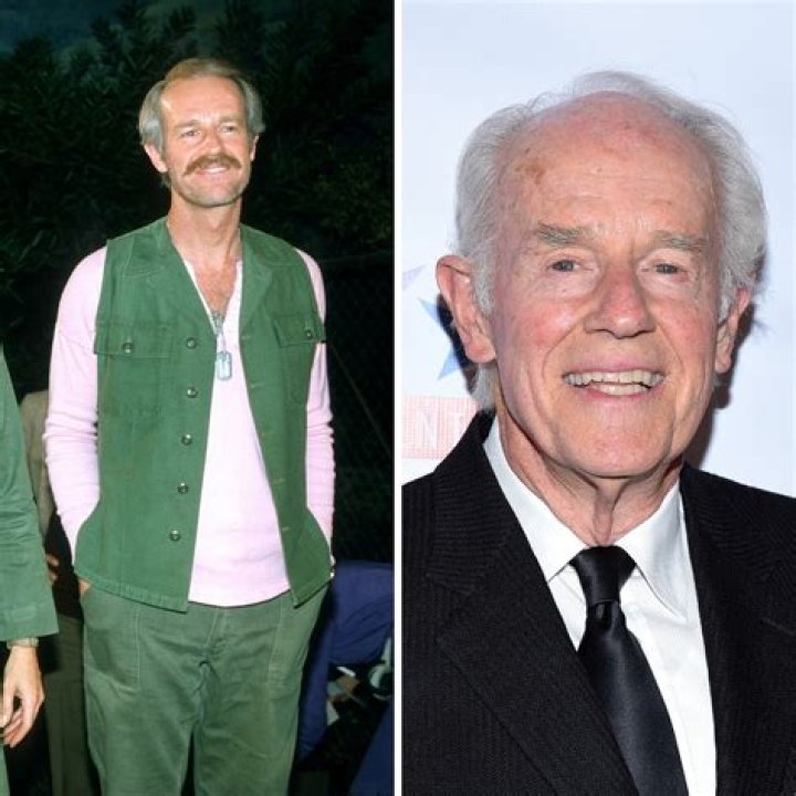 Mike Farrell biografía, edad, altura, esposo, net worth, familia
