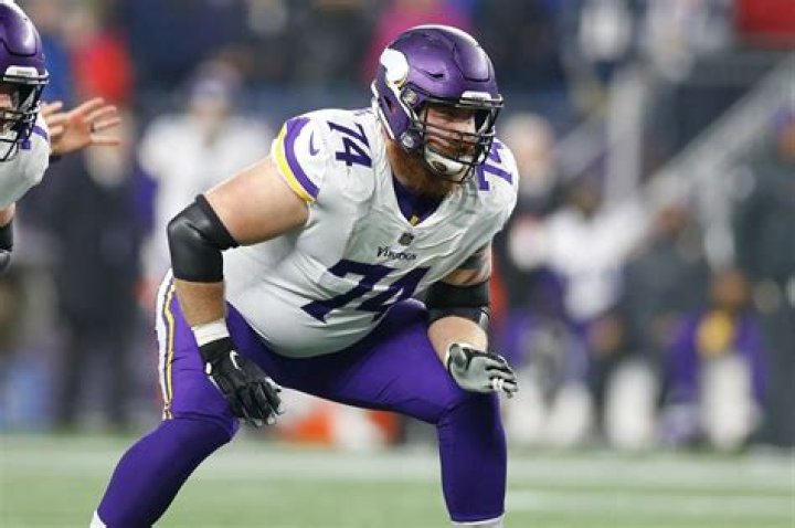 Mike Remmers Biography, Age, Height, Wife, Net Worth, Family