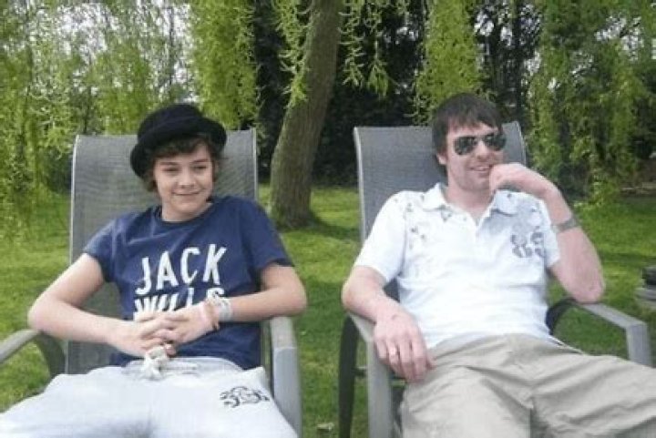 Mike Twist (Twitter Star) - Age, Birthday, Bio, Facts, Family, Net Worth, Height & More