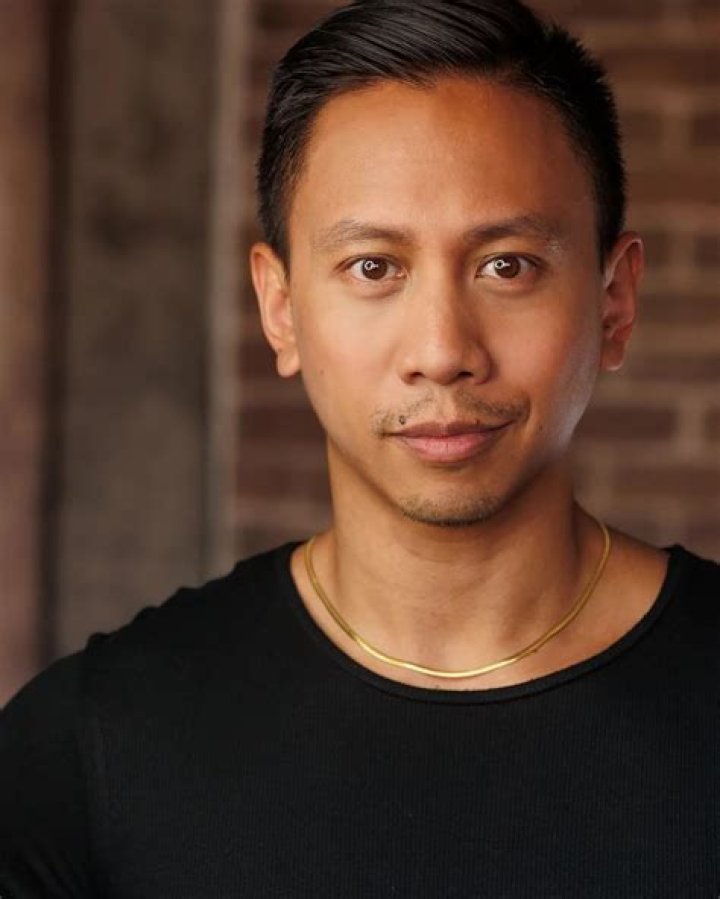 Mikey Bustos (Pop Singer) - Age, Birthday, Bio, Facts, Family, Net Worth, Height & More