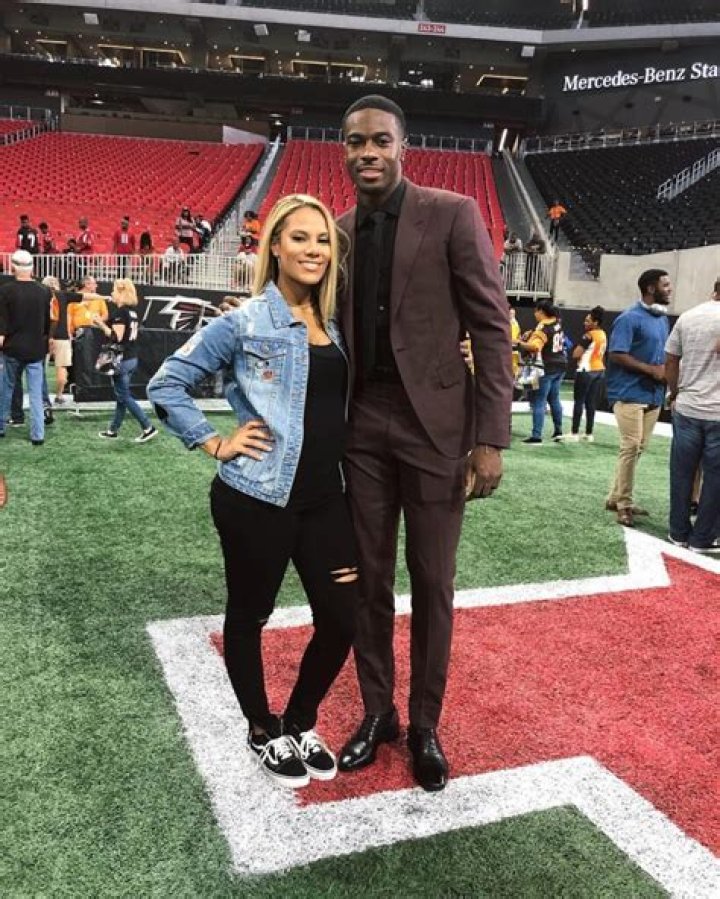 Miranda Brooke (R&B Singer) - Age, Birthday, Bio, Facts, Family, Net Worth, Height & More