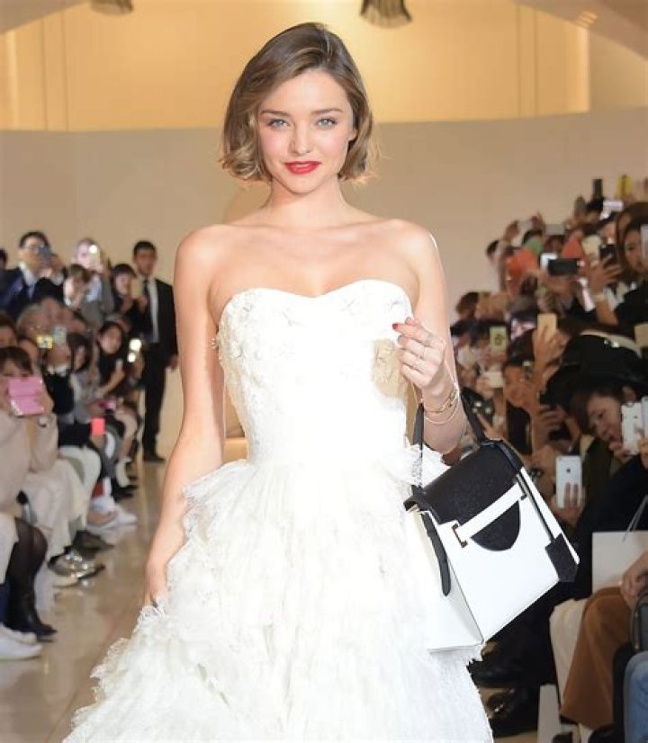 Super ChicMiranda Kerr Debuts a Brand New Haircut in Tokyo!