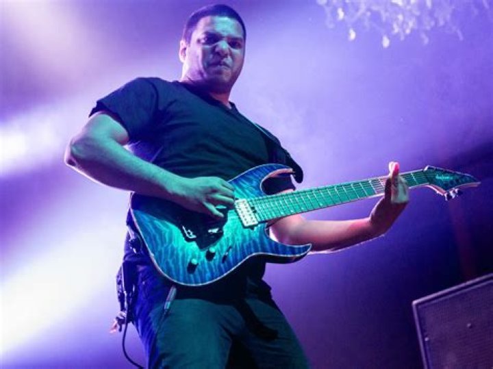 Misha Mansoor Biography, Age, Height, Wife, Net Worth, Family